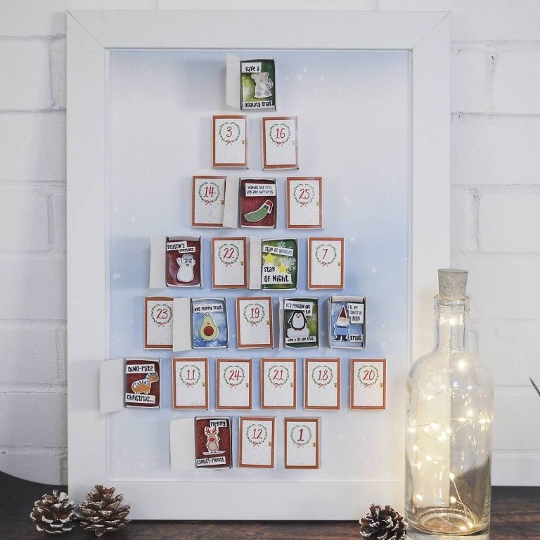 Calendário do advento, caixas de fósforos, portas, consertar árvores de Natal em molduras você mesmo