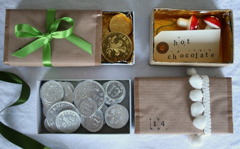 Consertar caixas de fósforos do calendário do advento e preencher ideias para decorações de Natal vintage