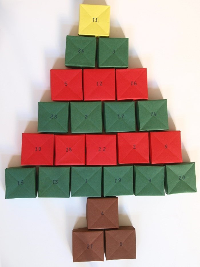 caixas do calendário do advento papel colorido dobrar árvore de natal
