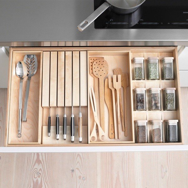 Tidy-kitchen-by-Bulthaup-kitchen-utensils