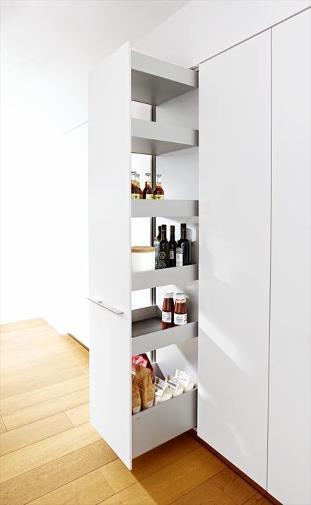 Tidy-kitchen-from-Bulthaup-storage room-idea