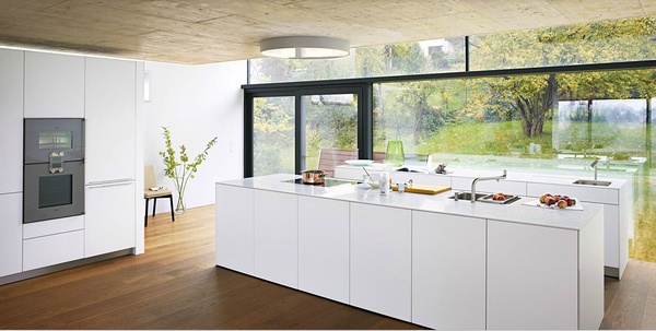 Tidy-kitchen-by-Bulthaup-white-minimalista