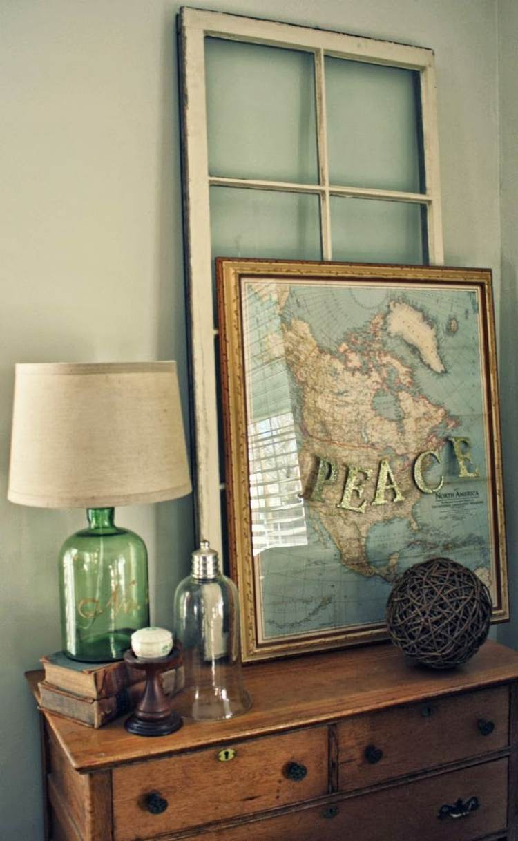 old-window-decoration-map-europa-paz-cômoda-vintage-abajur de mesa