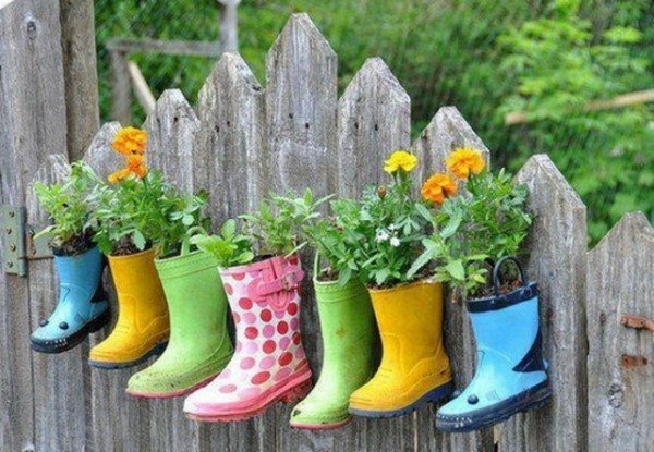 Ideias para botas de chuva infantil plantadores coloridos para pendurar cerca de jardim