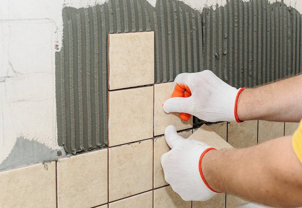 renovar o banheiro e colocar pequenos azulejos