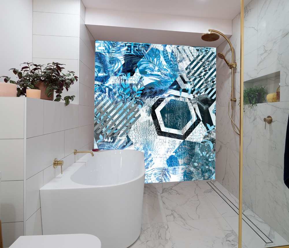 Combine painéis de parede padronizados com gesso de mármore para design de banheiro