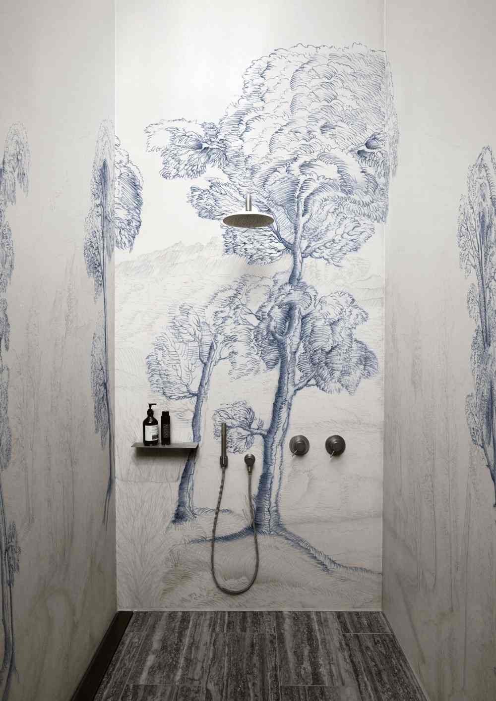 pequena área de chuveiro com azulejos de design de banheiro em vez de azulejos