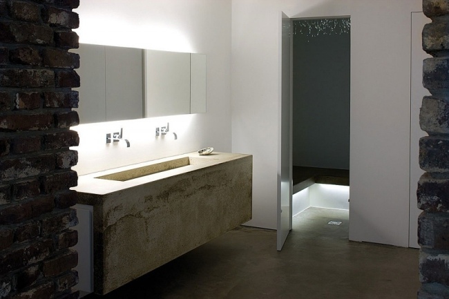banheiro industrial reforma de prédio residencial moderno em düsseldorf