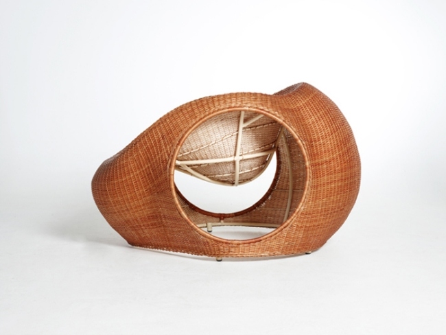 Poltrona Amalia Design - linguagem de design moderno - assento, apoios de braços trançados