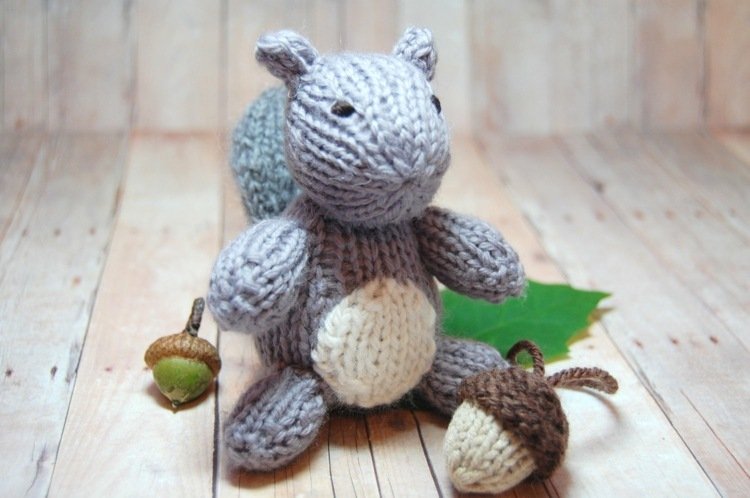 amigurumi-crochet-grey-squirrel-bolota-tricô