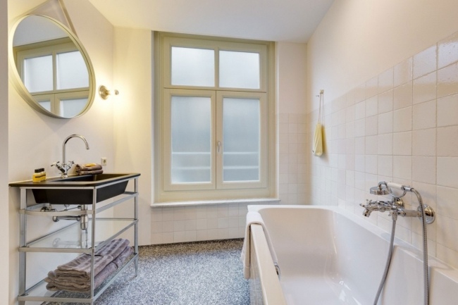 banheiro branco hotel luxo v nesplein em amsterdã