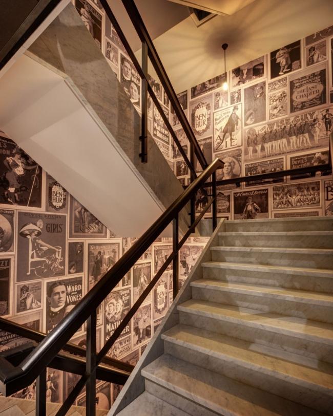escadas parede traseira hotel familiar luxuoso v nesplein em amsterdã