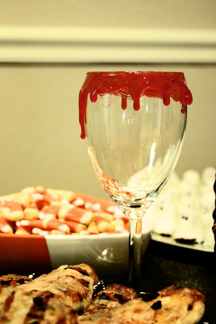 Decoração de mesa de Halloween - copo de vinho - borda de gelatina