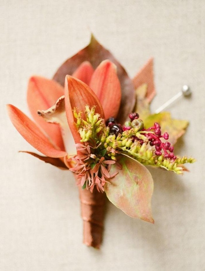 Boutonniere-outono-cores-laranja-vermelho-amarelo-flores-para-noivo