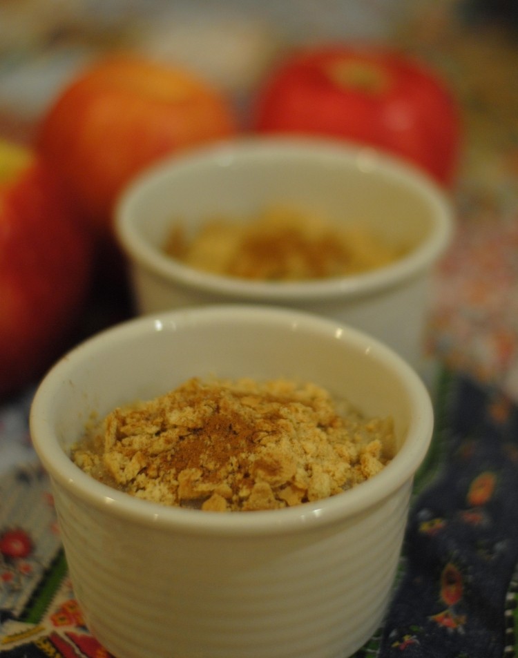 Cozinhar receita de compota de maçã-instruções-canela-migalhas de biscoito