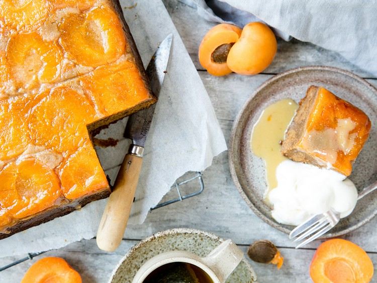 Bolo de alperce com lavanda da bandeja Receitas fáceis de assar alperce