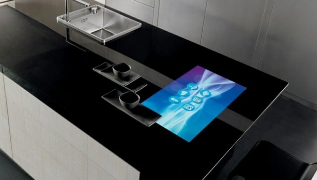Telão LED integrado na bancada da cozinha