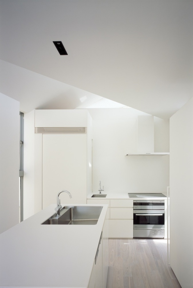 Ilha de cozinha branca - armários sem alças minimalistas modernos
