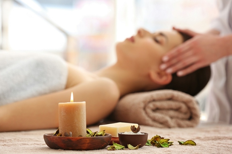 A aromaterapia ajuda contra o estresse e os músculos tensos, bem como dores de cabeça