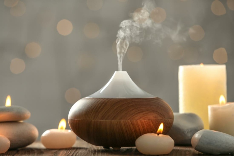 Receitas de aromaterapia para fragrâncias de ambiente agradáveis ​​com diferentes efeitos