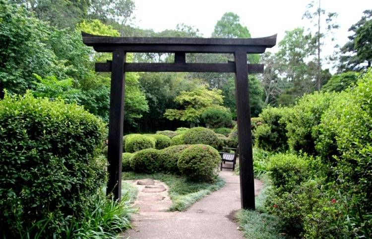 asian-garden-decoration-torii-garden-stone-bench