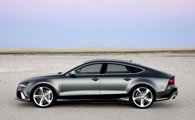 Audi-RS7-lado-cinza-metálico-fora