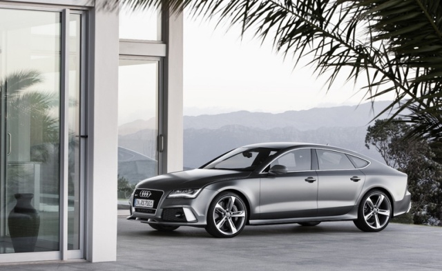 Audi-rs7-verde-metálico-fora-longe