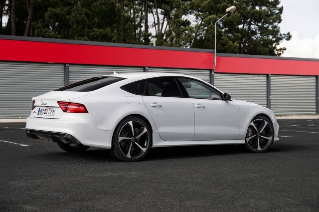 2014-audi-rs7-traseiro-lado direito