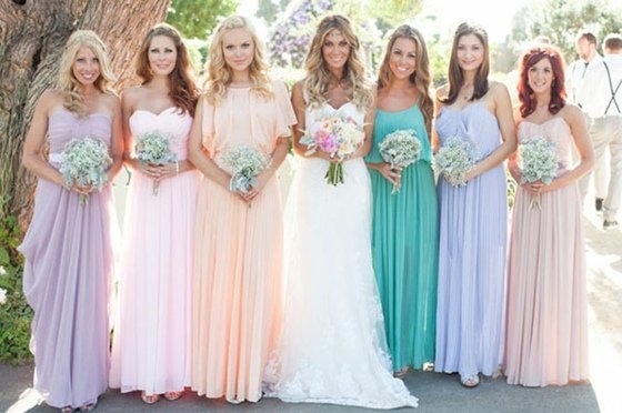 Vestidos de damas de honra em tons pastel