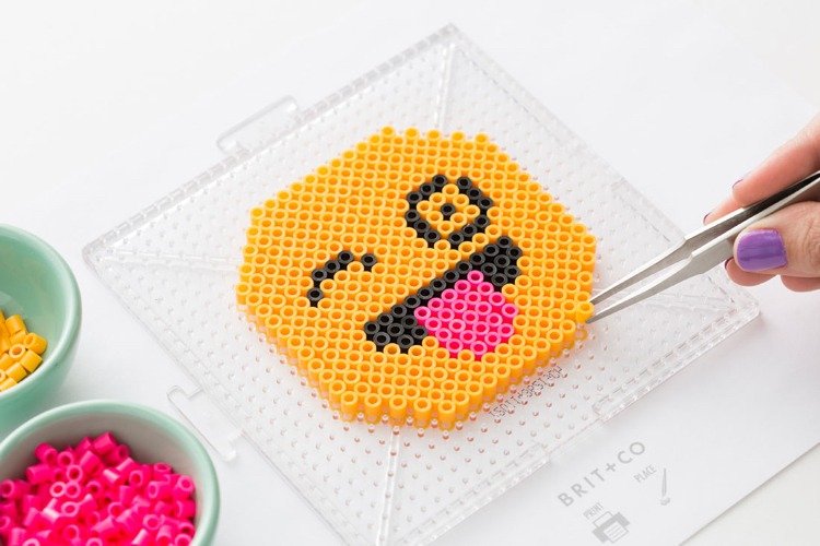 Faça pegboard-quadrado-emoji-língua desconectado de contas de ferro