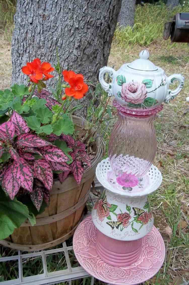 decoração de jardim-faça-você-mesmo-figura-gasto-chique-pratos-porcelana-vidro-rosa