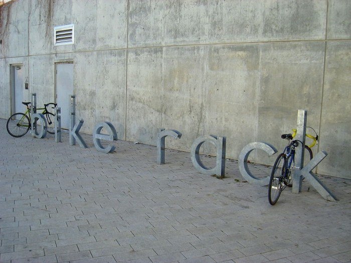 Design de suportes para bicicletas Elementos tipográficos da biblioteca pública de Salt Lake City