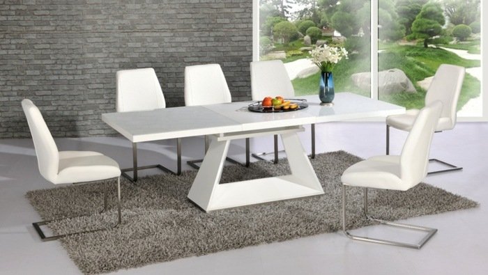mesa-branca-e-cadeiras-de-couro-sala de jantar