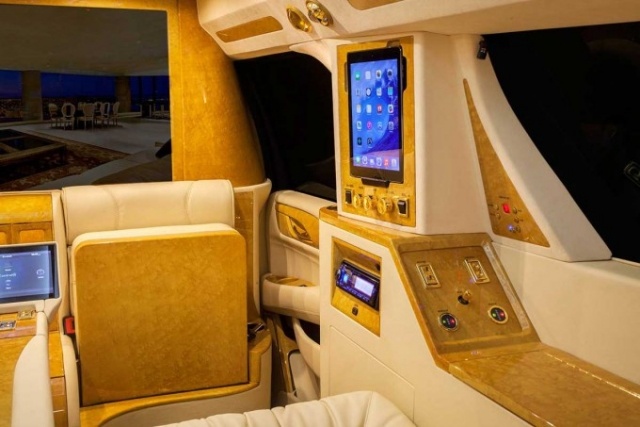 Auto-interiores-Cadillac-Escalade-Concept-one-Lexani-Motorcars-high-resolution-LED-Flat-Screen