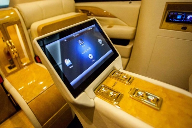Concept-One-Cadillac-Escalade-2015-Lexani-Motorcars-Sourroundsystem-Led de tela plana