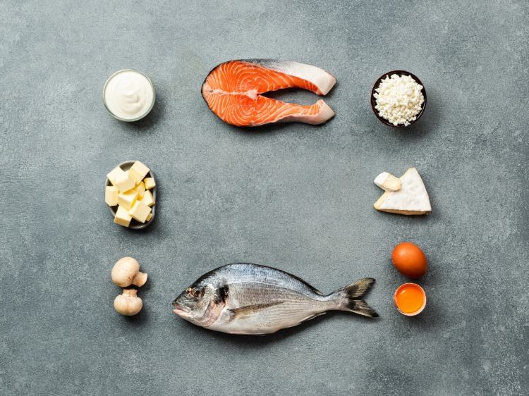 peixes e carnes, bem como ovos e laticínios, contêm vitamina b 12 cobalamina