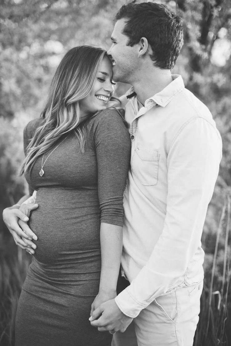 baby bump fotos-faça-você-mesmo-gravidez-fotos-ideias-dicas-preto-e-branco-casal-pais