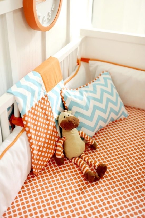 Configure o quarto do bebê com as ideias dos têxteis para a cama de bebê