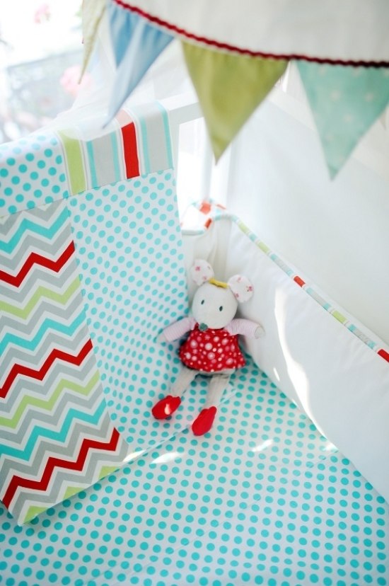 Tecidos de ideias para quarto de bebê com cama ajustável em altura