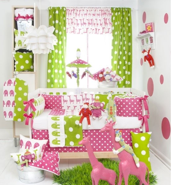 Berço de bebê verde rosa-criado com idéias-cortinas