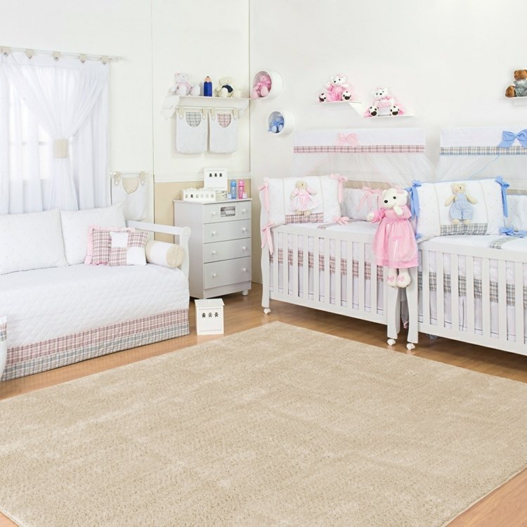 quarto de bebê para gêmeos gêmeos-azul-rosa-bege-tapete-sofá