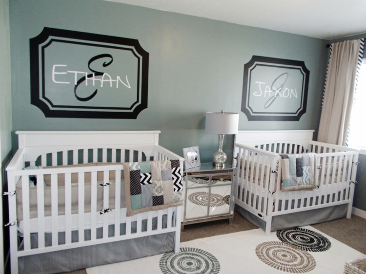quarto de bebê-gêmeos-masculino-design-mobiliário-brilhante-decoração-carpete-acessórios