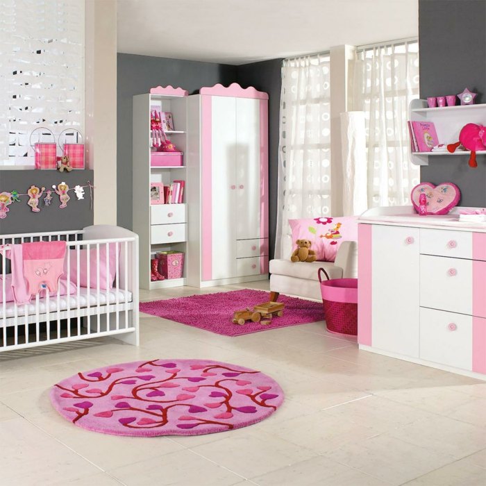 Roxo-e-rosa-no-quarto-de-menina-menina-para-bebê