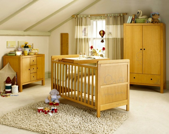 Móveis de madeira para quartos de crianças no sótão