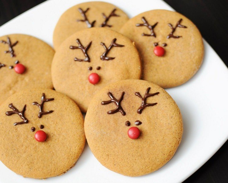 bake-christmas-christmas-cookies-decorate-reindeer-shortcrust-easy