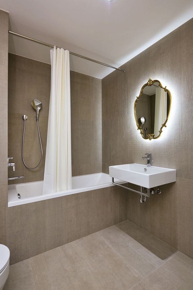 banheiro-iluminação-vintage-espelho-luz indireta-banheira-cortina de chuveiro