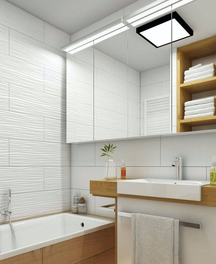 banheiro em madeira branca com banheira e azulejos em relevo