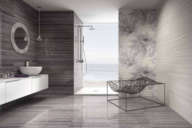 banheiro com chuveiro aberto elegante cadeira de design cinza moderno decoração de metal