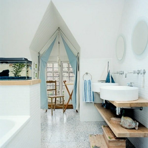 Deco de banheiro marítimo faça você mesmo prateleiras rústicas de parede com cortina azul