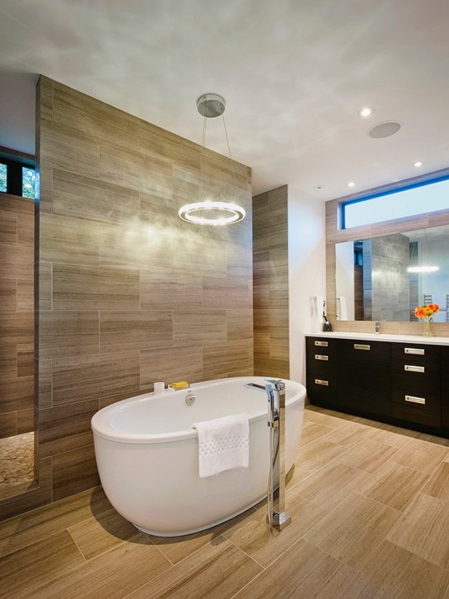 banheiro azulejos de madeira ótica de parede piso banheira oval